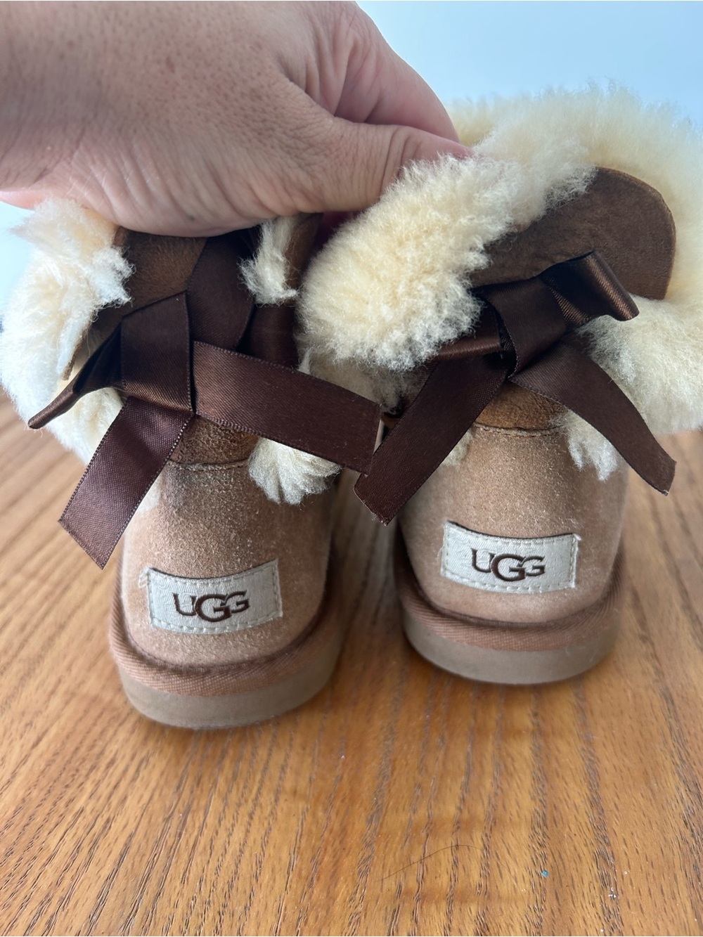 UGG Bailey Bow Boots girl, sz 4